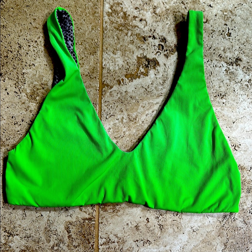 Acacia green ribbed top